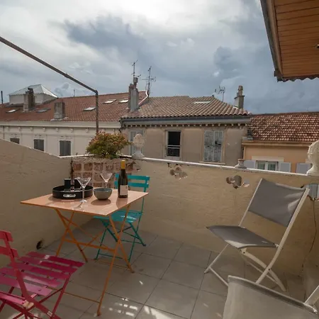 Belle Surprise Coeur De Ville, Cosy Avec Terrasse *